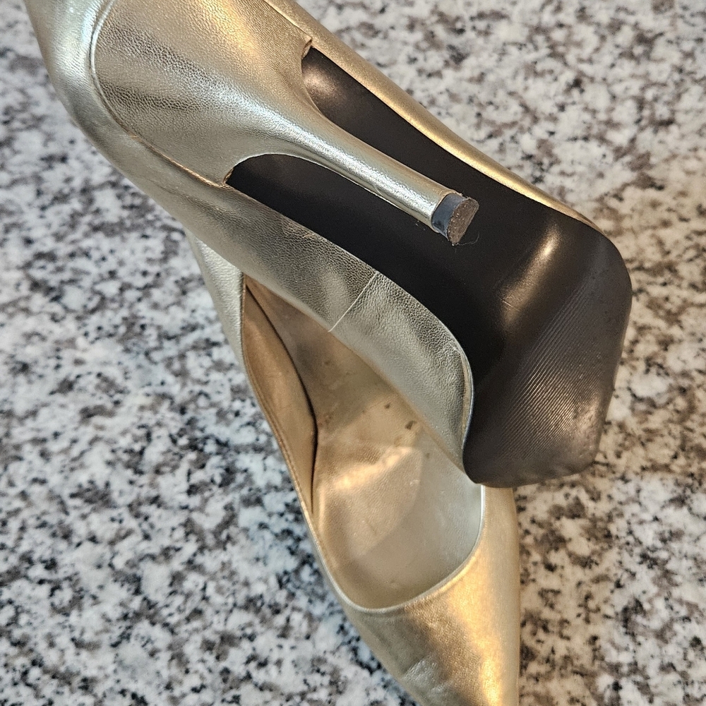 Guess Shoes - Picture 2 of 3